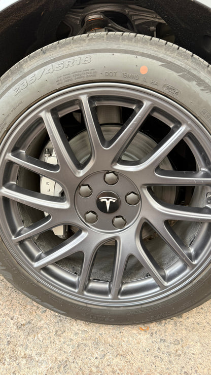 Kit de Insignia y Tapas Centrales para Rines Tesla – 4 Piezas