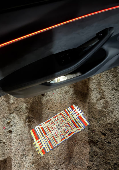 Luces de Cortesía Emblema Plaid todos los modelos (S/3/X/Y) - 4 piezas